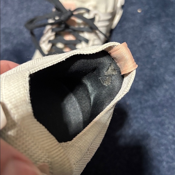 On Running Beige Knit Cloud Sneakers with Black Laces - Picture 7 of 8